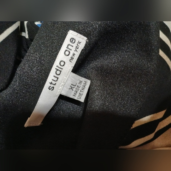 Studio One New York Stylish XL Chevron Patterned Black and Blue Dress‎ - Picture 4 of 5